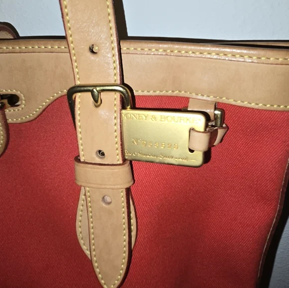 Dooney & Bourke USA Vintage Cabrio Bucket Bag W/ Coin Bag - Picture 4 of 8